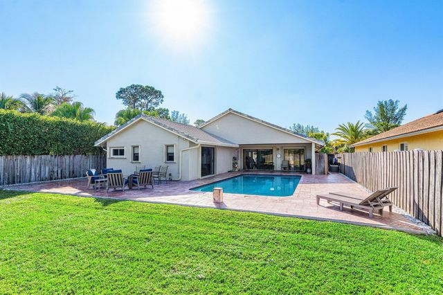 7483 Silver Woods Court, Boca Raton, FL 33433