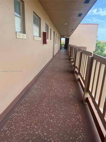 9580 Sunrise Lakes Blvd 304, Sunrise, FL 33322