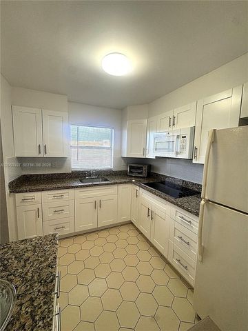 9580 Sunrise Lakes Blvd 304, Sunrise, FL 33322