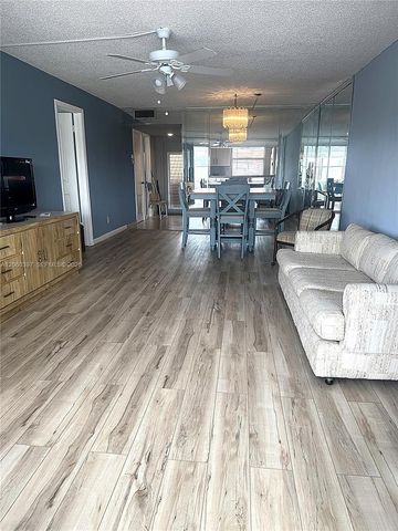 9580 Sunrise Lakes Blvd 304, Sunrise, FL 33322