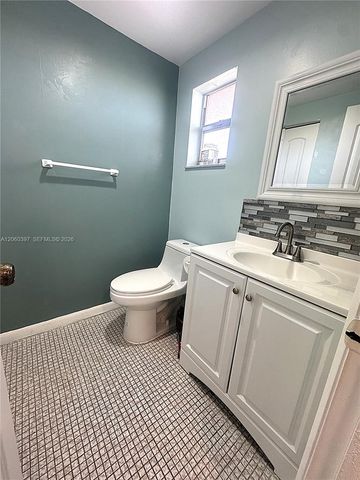 9580 Sunrise Lakes Blvd 304, Sunrise, FL 33322