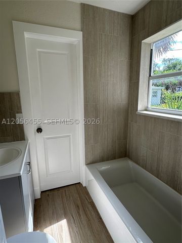 1048 E Avenue E 3, Riviera Beach, FL 33404