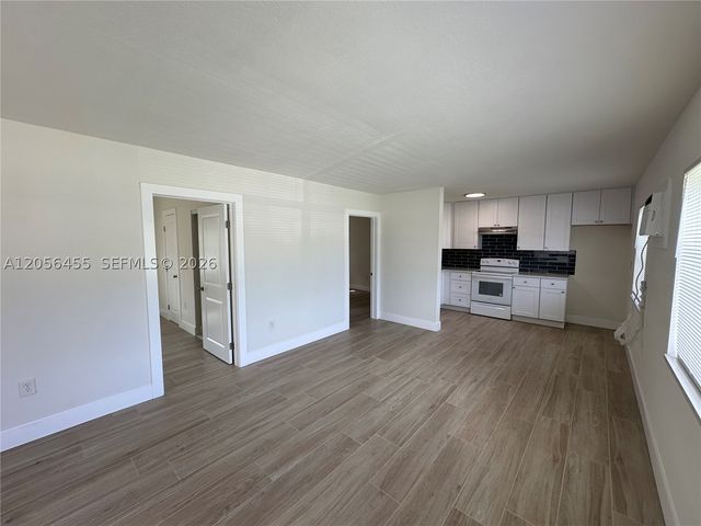 1048 E Avenue E 3, Riviera Beach, FL 33404