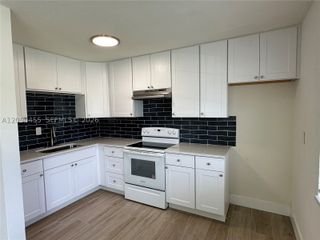 1048 E Avenue E 3, Riviera Beach, FL 33404