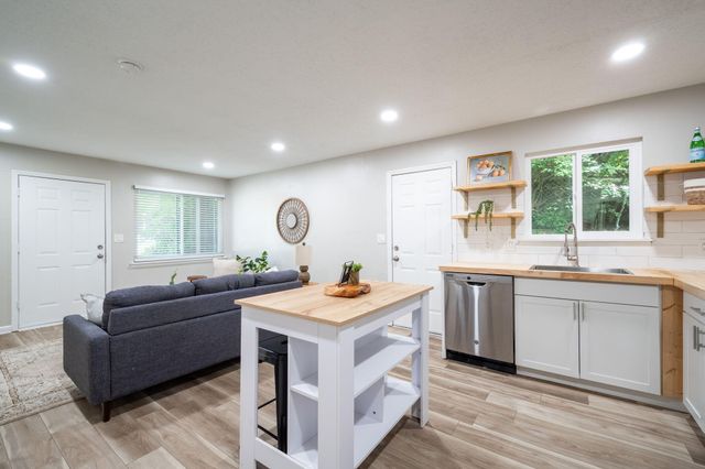 392 Booth Road, Chattanooga, TN 37411