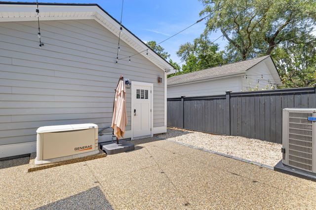 1977 Shadetree Boulevard, Johns Island, SC 29455