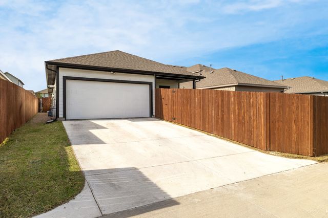 6736 Windfall Drive, Fort Worth, TX 76135