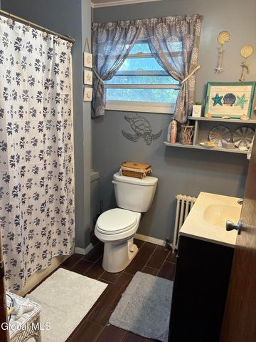 54 Ten Broeck Avenue, Greenport, NY 12534