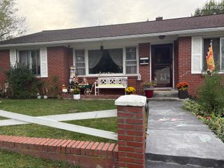 54 Ten Broeck Avenue, Greenport, NY 12534