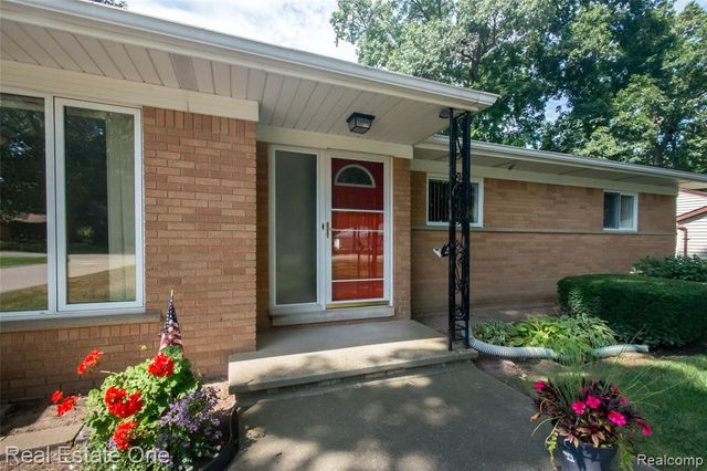 1353 Bielby Street, Waterford, MI 48328