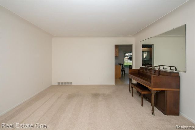 1353 Bielby Street, Waterford, MI 48328