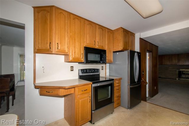 1353 Bielby Street, Waterford, MI 48328