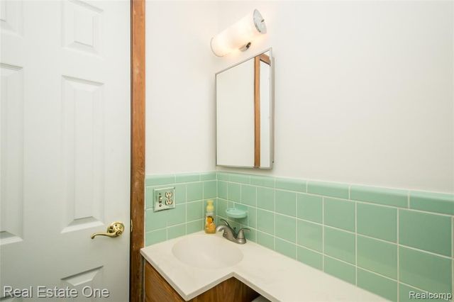 1353 Bielby Street, Waterford, MI 48328