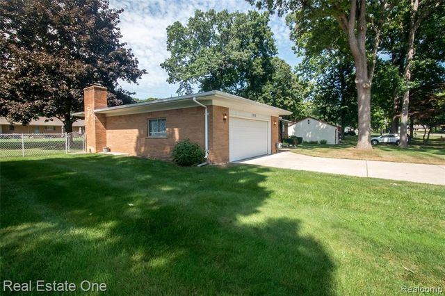 1353 Bielby Street, Waterford, MI 48328