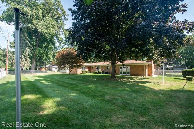 1353 Bielby Street, Waterford, MI 48328