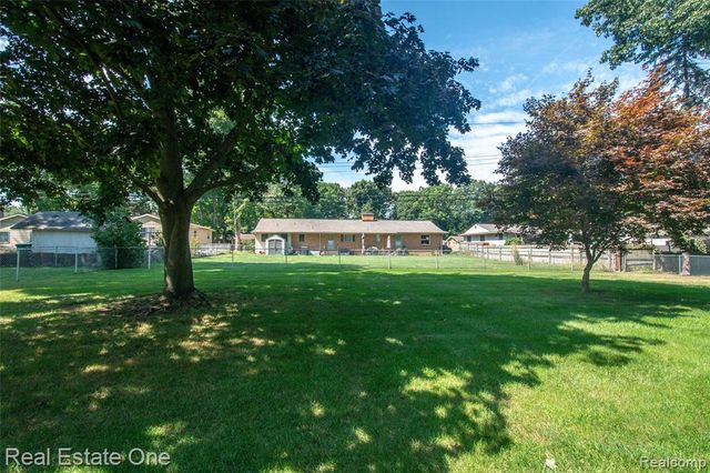 1353 Bielby Street, Waterford, MI 48328