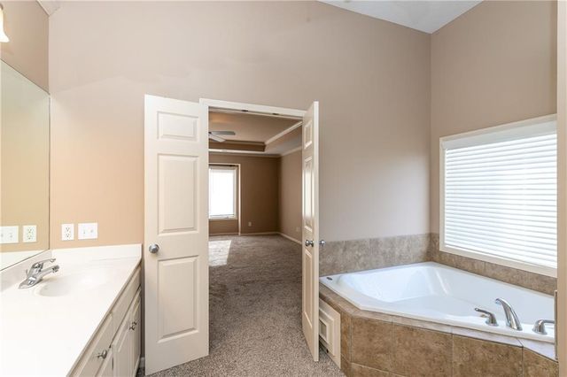5701 NE Hidden Meadow Drive, Lee's Summit, MO 64064