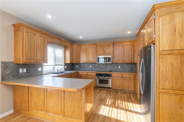 5701 NE Hidden Meadow Drive, Lee's Summit, MO 64064