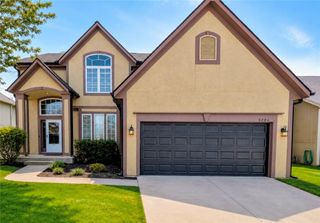 5701 NE Hidden Meadow Drive, Lee's Summit, MO 64064