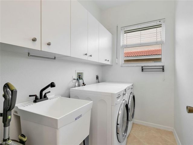 2590 Marshcreek LN 201, Naples, FL 34119