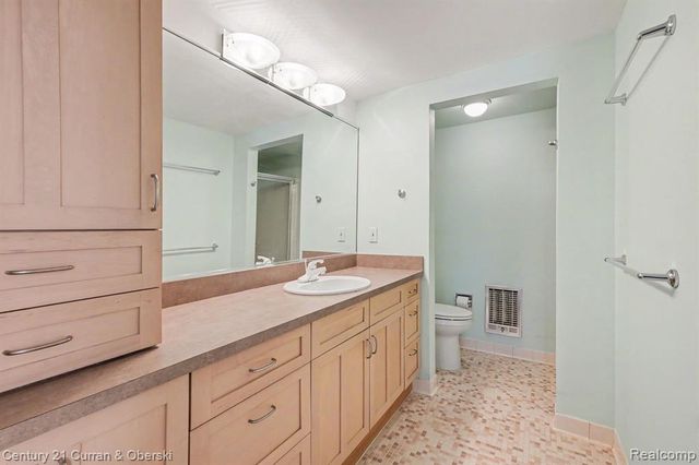 18301 W 13 Mile Road A-2, Southfield, MI 48076