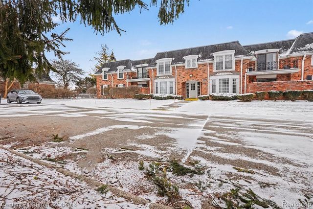 18301 W 13 Mile Road A-2, Southfield, MI 48076