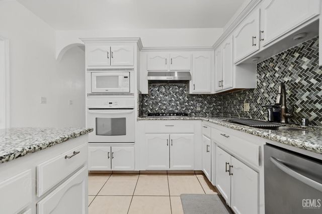 231 Solecita Way, Bakersfield, CA 93314