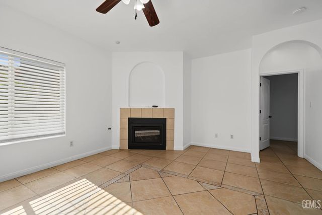 231 Solecita Way, Bakersfield, CA 93314
