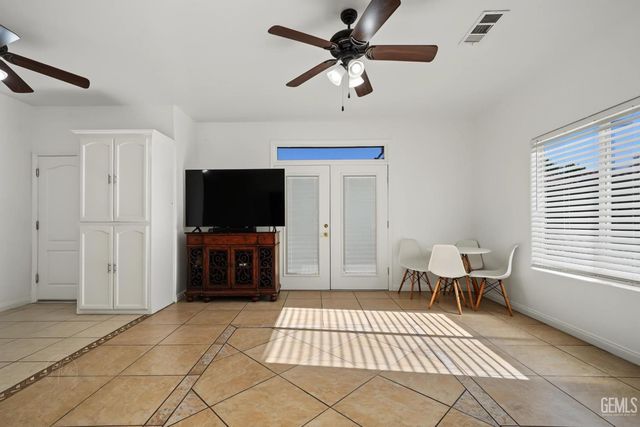 231 Solecita Way, Bakersfield, CA 93314