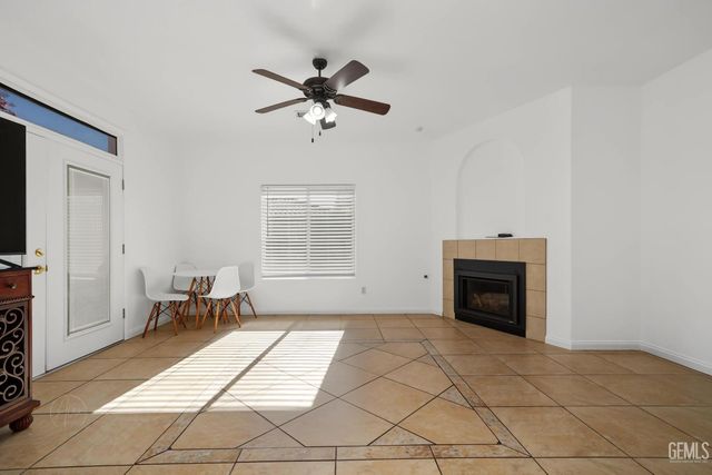 231 Solecita Way, Bakersfield, CA 93314