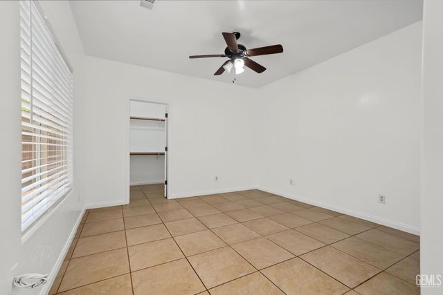 231 Solecita Way, Bakersfield, CA 93314