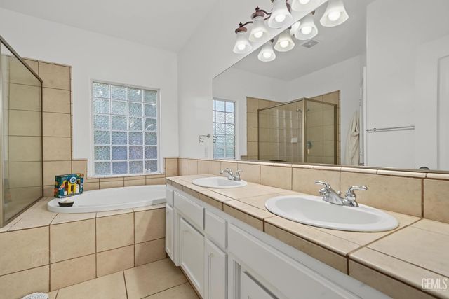 231 Solecita Way, Bakersfield, CA 93314