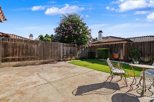 231 Solecita Way, Bakersfield, CA 93314