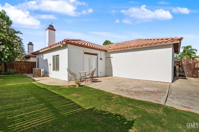 231 Solecita Way, Bakersfield, CA 93314