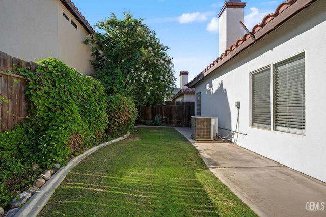 231 Solecita Way, Bakersfield, CA 93314