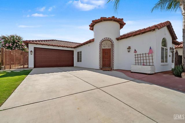 231 Solecita Way, Bakersfield, CA 93314
