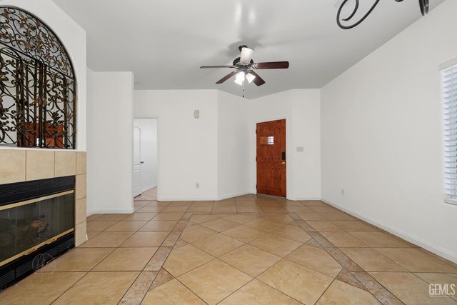 231 Solecita Way, Bakersfield, CA 93314