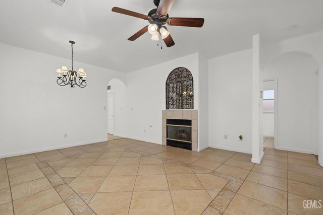 231 Solecita Way, Bakersfield, CA 93314