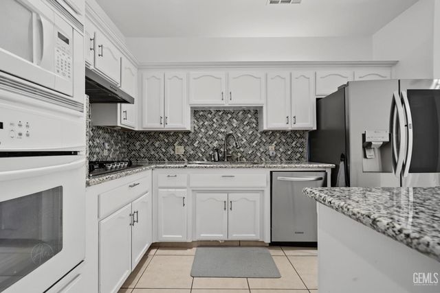 231 Solecita Way, Bakersfield, CA 93314