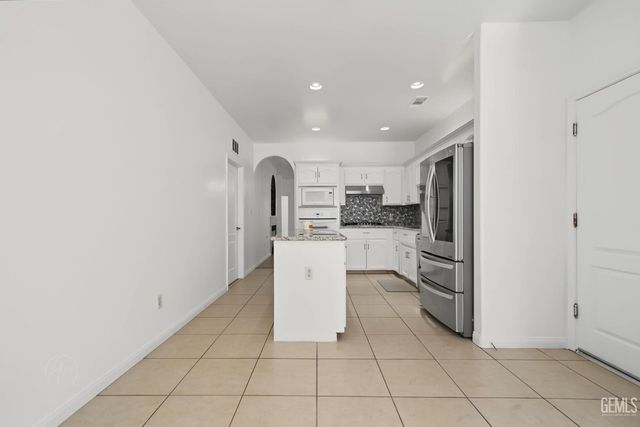 231 Solecita Way, Bakersfield, CA 93314
