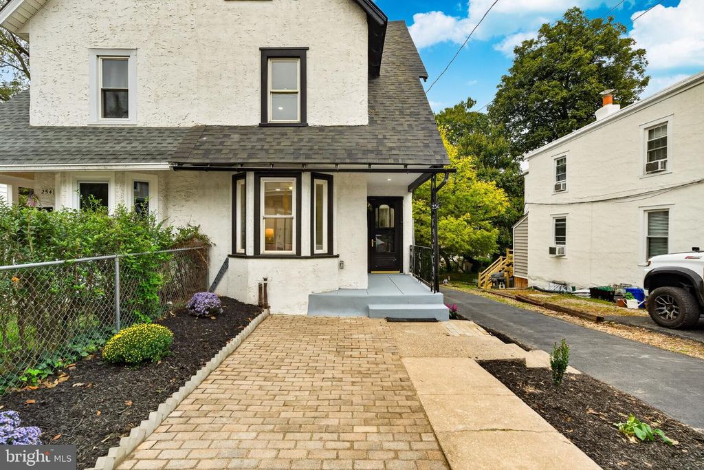 256 N ABERDEEN AVE, WAYNE, PA 19087 — exterior