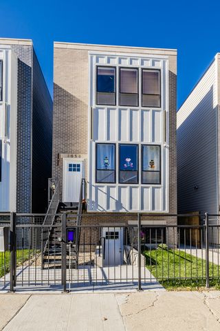 1052 N Central Park Avenue, Chicago, IL 60651