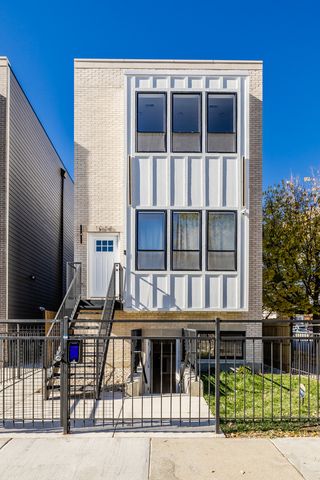 1052 N Central Park Avenue, Chicago, IL 60651