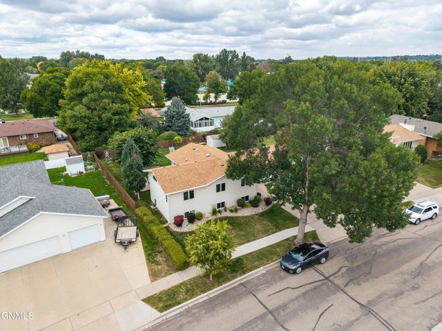 1524 Omaha Drive, Bismarck, ND 58504 property photo