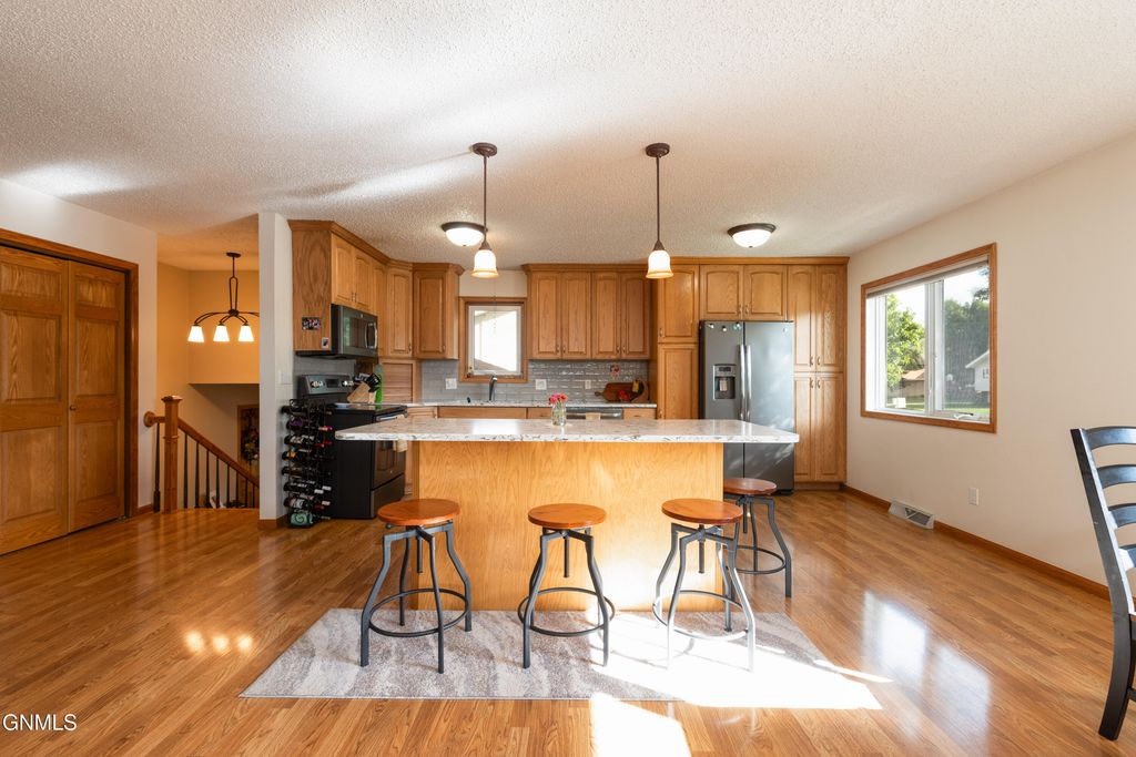 1524 Omaha Drive, Bismarck, ND 58504 photo 4