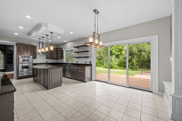 14584 N Somerset Circle, Libertyville, IL 60048