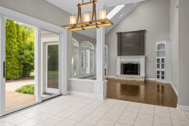 14584 N Somerset Circle, Libertyville, IL 60048