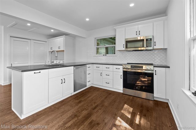 22728 Violet Street, Farmington, MI 48336
