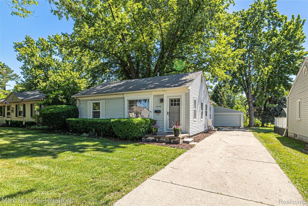 22728 Violet Street, Farmington, MI 48336