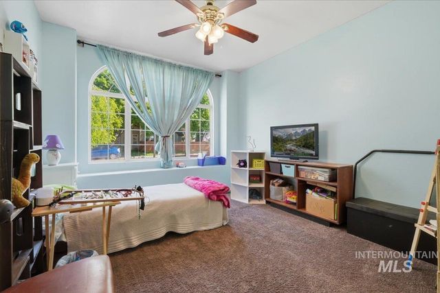 1061 E Hunter Dr, Meridian, ID 83646